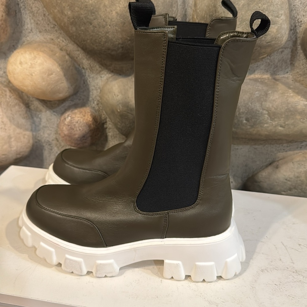 Journee Collection Tru Comfort Foam Vista Bootie - Picture 4 of 7